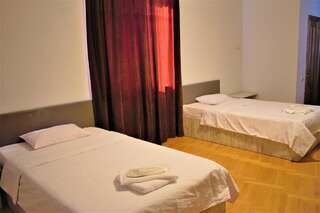 Отель FangXin Hotel Тбилиси Стандартный двухместный номер с 2 отдельными кроватями-3