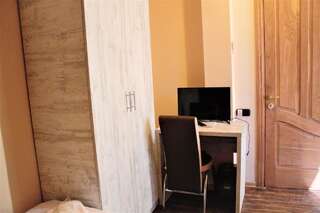 Отель FangXin Hotel Тбилиси Двухместный номер с 1 кроватью и террасой-2